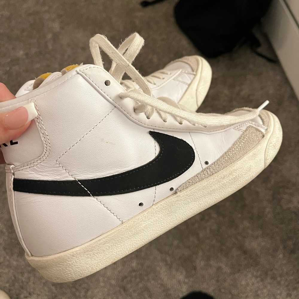 Nike Womens Blazer Sneaker